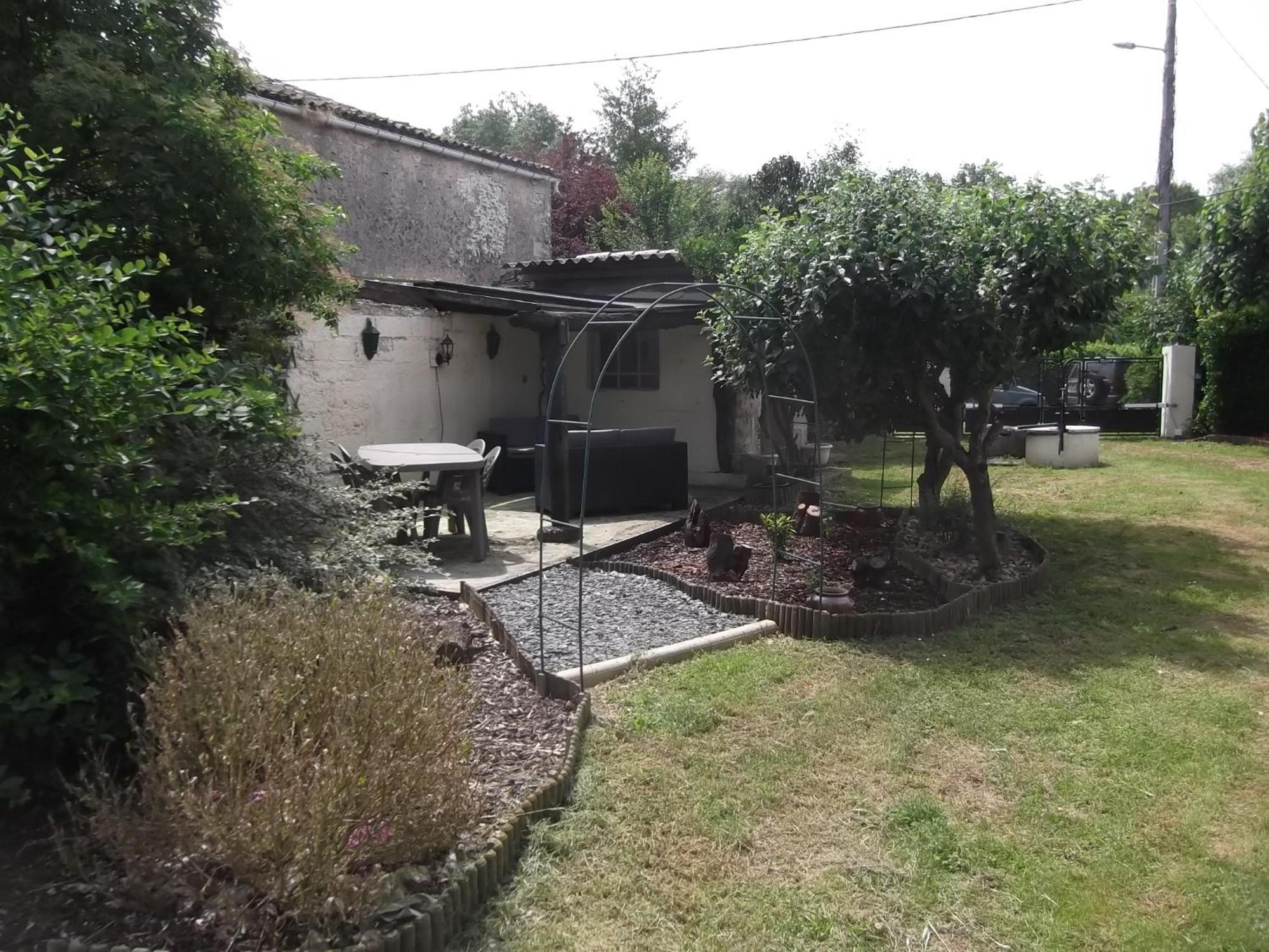43 Rue Des Quarts Bed and Breakfast Ménesplet Εξωτερικό φωτογραφία