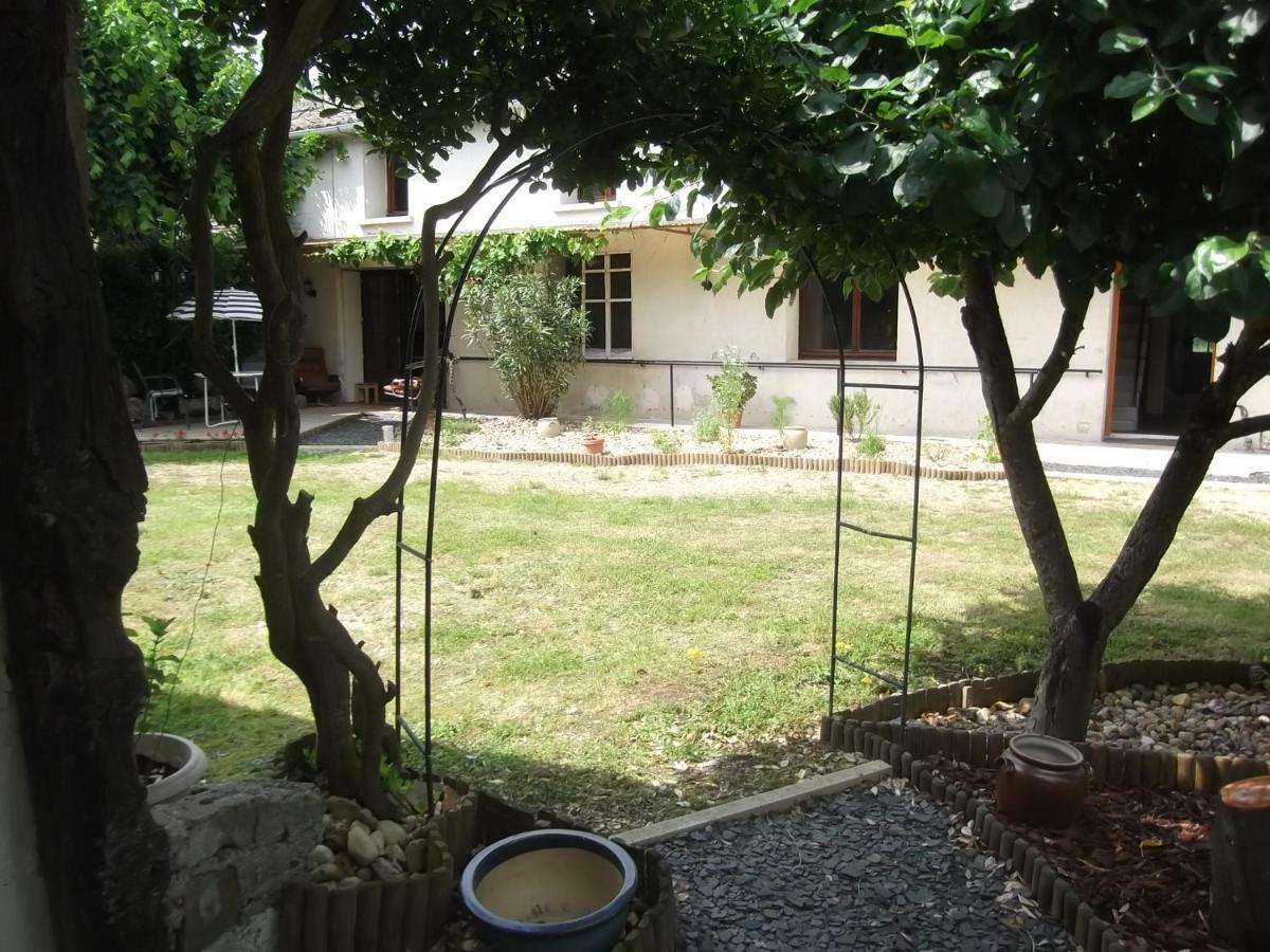 43 Rue Des Quarts Bed and Breakfast Ménesplet Εξωτερικό φωτογραφία