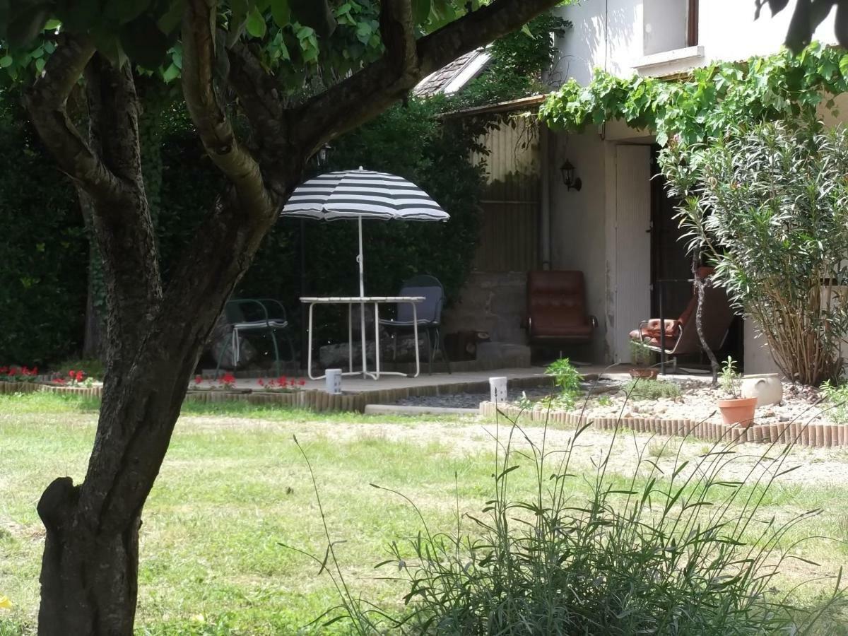 43 Rue Des Quarts Bed and Breakfast Ménesplet Εξωτερικό φωτογραφία