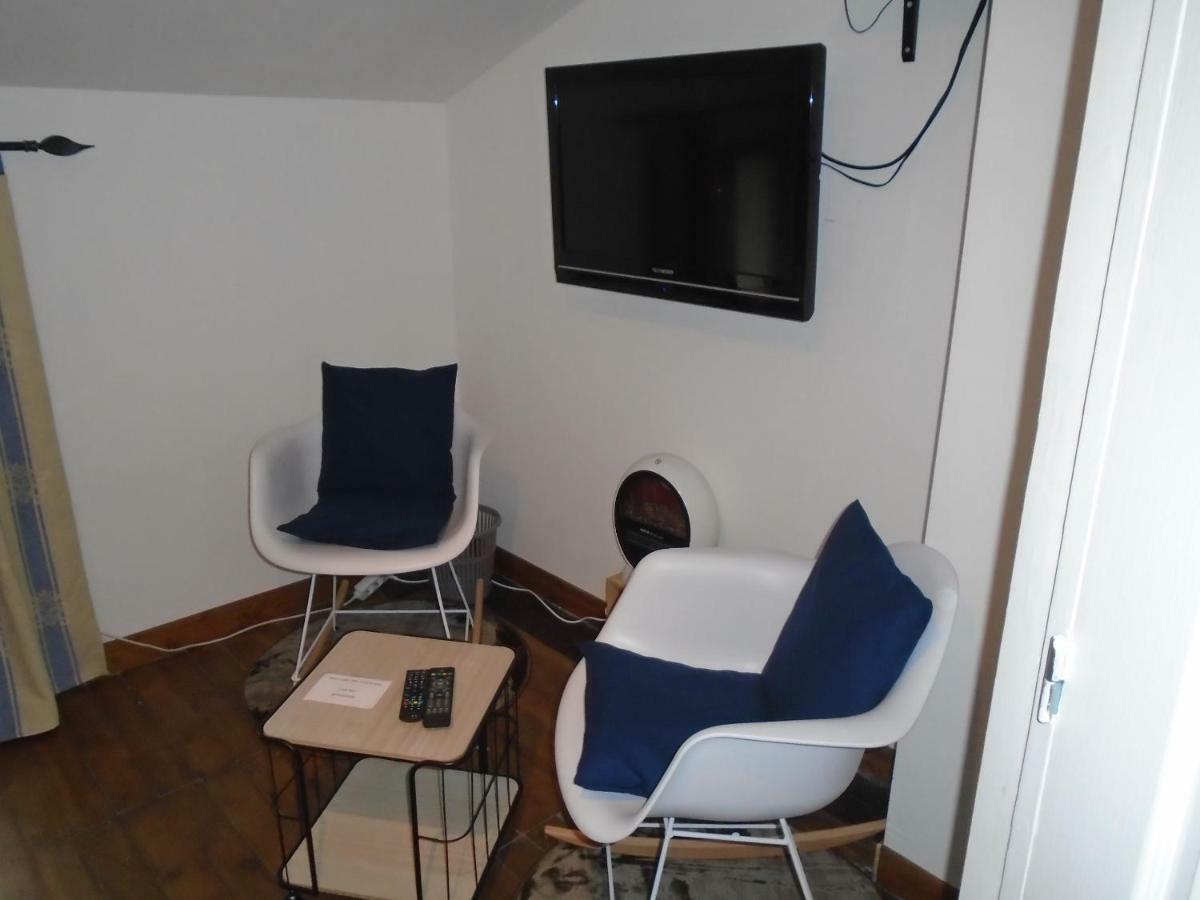 43 Rue Des Quarts Bed and Breakfast Ménesplet Εξωτερικό φωτογραφία
